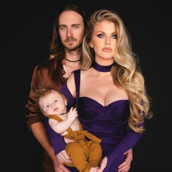 Meet your Posher, Whitney - Picture 1 of 1